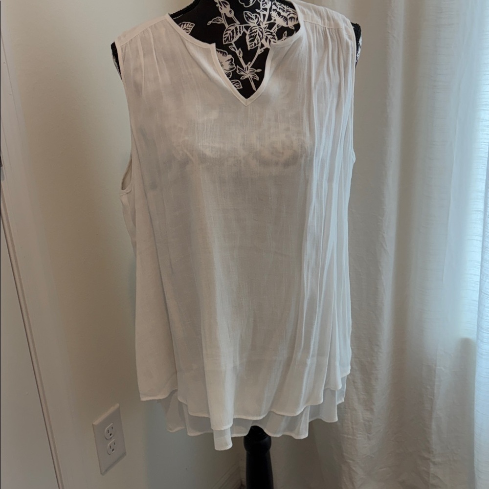 Chic White Sleeveless Blouse